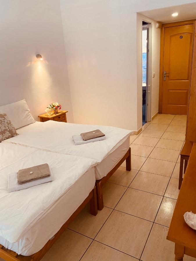 Hostal Villa Senese Peguera Exteriör bild